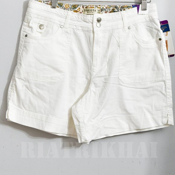 Dakota Blue Pants - Dakota Blue Women's Short Mid Rise with Pockets Flap with Button